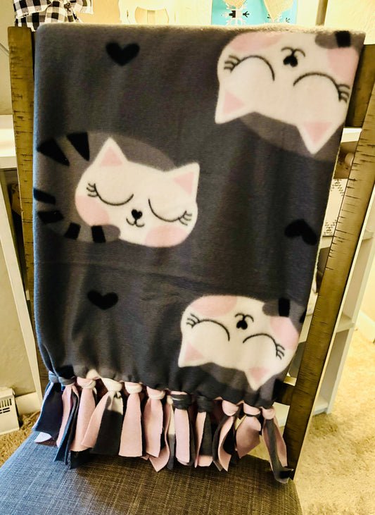 Kitty Cuddles Tie Blanket