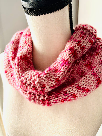 Peppermint Smiles Cowl